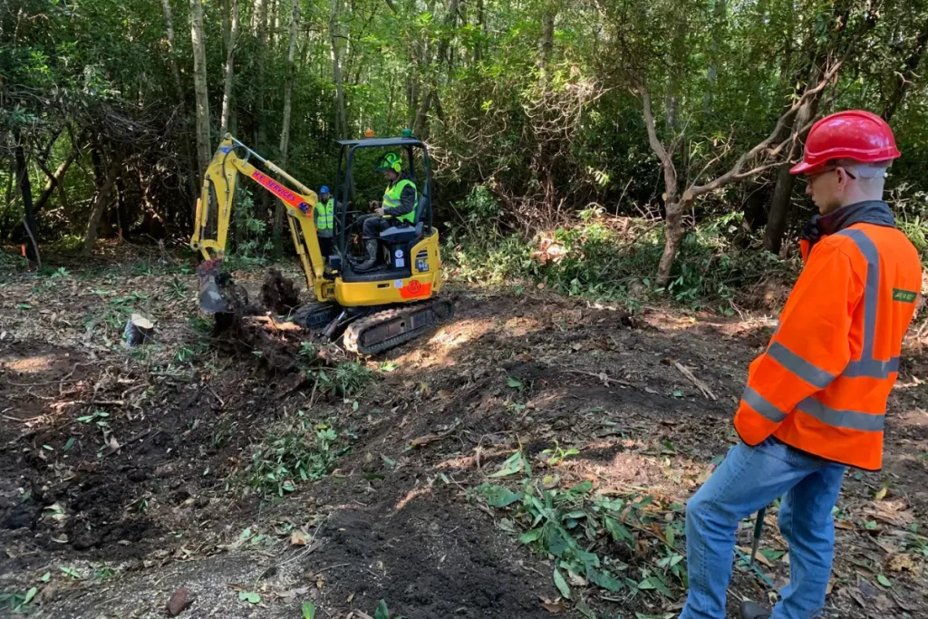 V1 Excavation - Komatsu PC14
