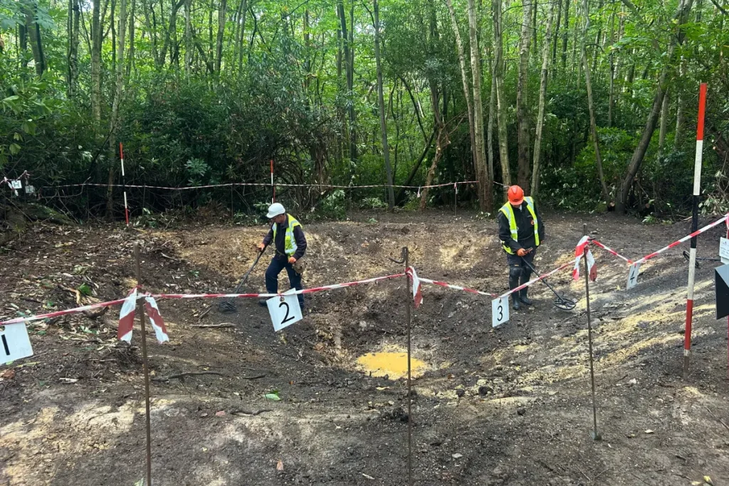 V1 Excavation - Komatsu PC14