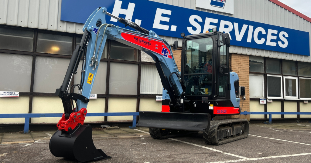 Why More Contractors Are Choosing to Hire an Electric Digger