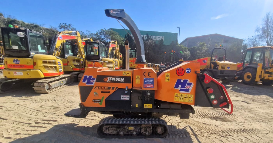 What Makes Tracked Wood Chipper Hire Worth Considering